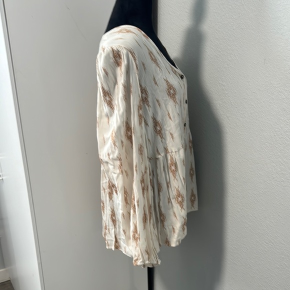 Cream Tan Long Sleeve Pleated Blouse - Picture 3 of 6